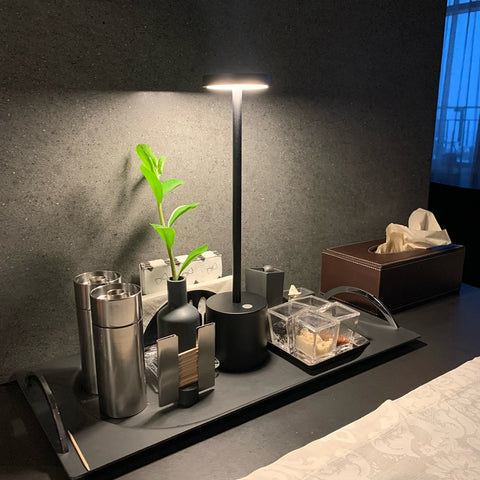 Luminária de Mesa LED Recarregável 3 em 1 Touch USB-C Moderna Cabeceira Escrivaninha – Allurie Home