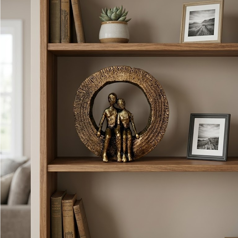 Escultura Decorativa Casal No Arco Enfeite De Luxo Para Mesa Rack Sala