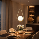Luminária Pendente Nórdica em Vidro com Anel Dourado e Estrutura Preta Luz Quente para Sala/Jantar