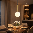 Luminária Pendente Nórdica em Vidro com Anel Dourado e Estrutura Preta Luz Quente para Sala/Jantar